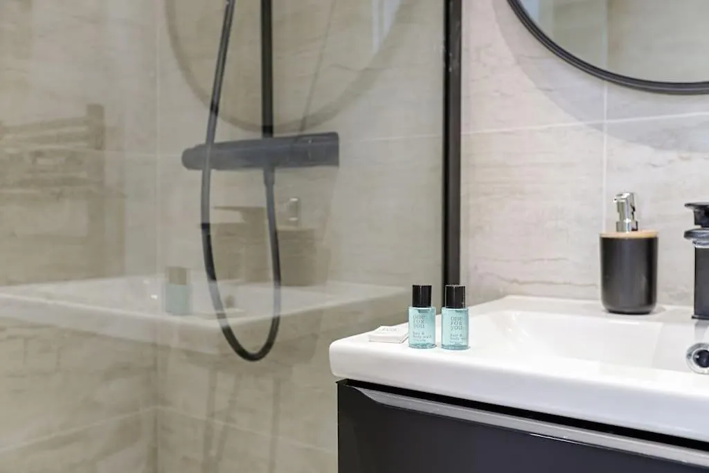 Zen & Luxury 2Br Flat - Eiffel Tower Apartment Paris