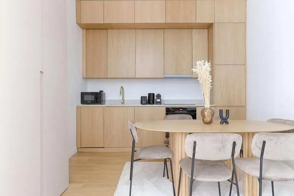 Zen & Luxury 2Br Flat - Eiffel Tower contacts